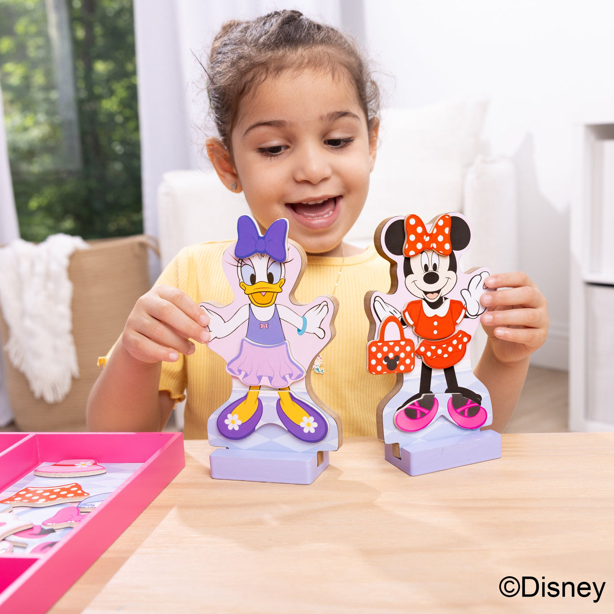Disney Minnie & Daisy Deluxe Wooden Magnetic Dress-Up