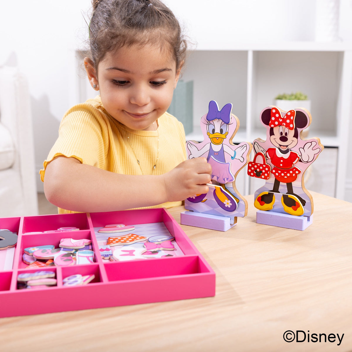 Disney Minnie & Daisy Deluxe Wooden Magnetic Dress-Up